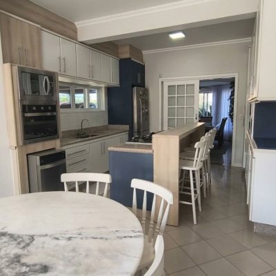 Casa em Condomínio com 355m², 3 quartos (sendo 1 suíte), 2 garagens, no bairro Morro das Pedras em Florianópolis