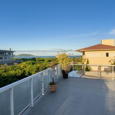 Casa em Condomínio com 355m², 3 quartos (sendo 1 suíte), 2 garagens, no bairro Morro das Pedras em Florianópolis
