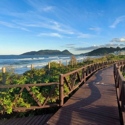 Casa em Condomínio com 355m², 3 quartos (sendo 1 suíte), 2 garagens, no bairro Morro das Pedras em Florianópolis