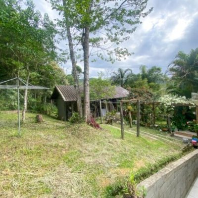 Casa Residencial com 200m², 3 quartos (sendo 1 suíte), 2 garagens, no bairro Ratones em Florianópolis