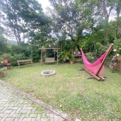 Casa Residencial com 200m², 3 quartos (sendo 1 suíte), 2 garagens, no bairro Ratones em Florianópolis