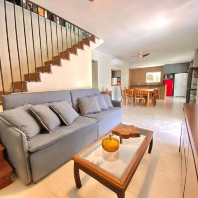 Casa Residencial com 200m², 3 quartos (sendo 1 suíte), 2 garagens, no bairro Ratones em Florianópolis