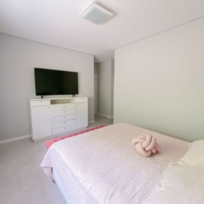 Casa Residencial com 200m², 3 quartos (sendo 1 suíte), 2 garagens, no bairro Ratones em Florianópolis