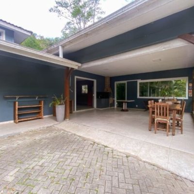 Casa Residencial com 200m², 3 quartos (sendo 1 suíte), 2 garagens, no bairro Ratones em Florianópolis