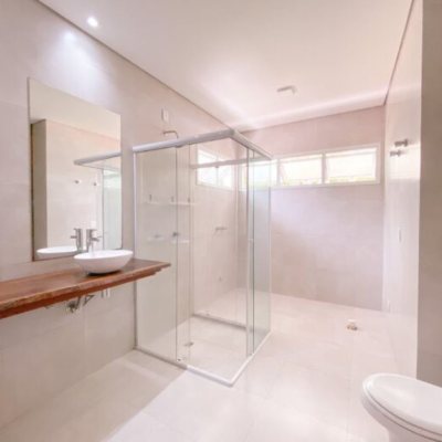 Casa Residencial com 200m², 3 quartos (sendo 1 suíte), 2 garagens, no bairro Ratones em Florianópolis