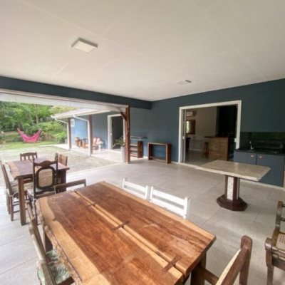 Casa Residencial com 200m², 3 quartos (sendo 1 suíte), 2 garagens, no bairro Ratones em Florianópolis