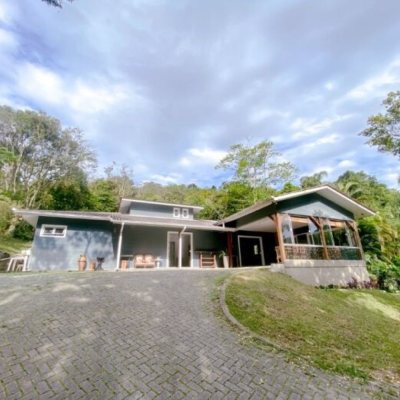 Casa Residencial com 200m², 3 quartos (sendo 1 suíte), 2 garagens, no bairro Ratones em Florianópolis