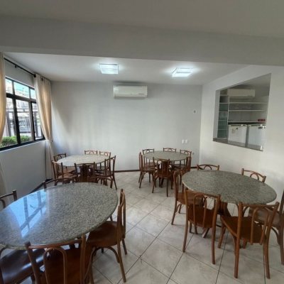 Apartamentos com 220m², 2 quartos (sendo 2 suítes), 2 garagens, no bairro Centro em Florianópolis
