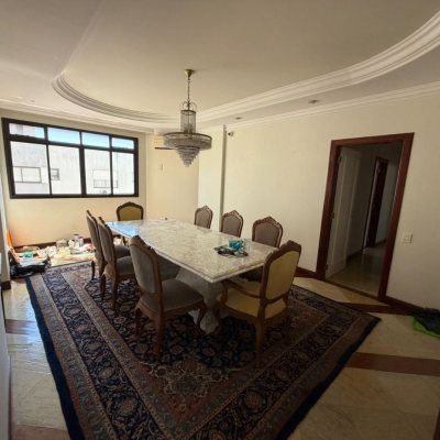 Apartamentos com 220m², 2 quartos (sendo 2 suítes), 2 garagens, no bairro Centro em Florianópolis