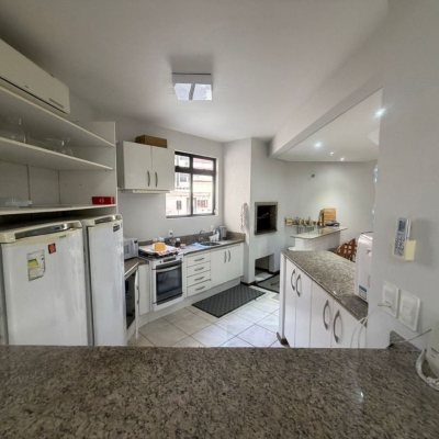 Apartamentos com 220m², 2 quartos (sendo 2 suítes), 2 garagens, no bairro Centro em Florianópolis