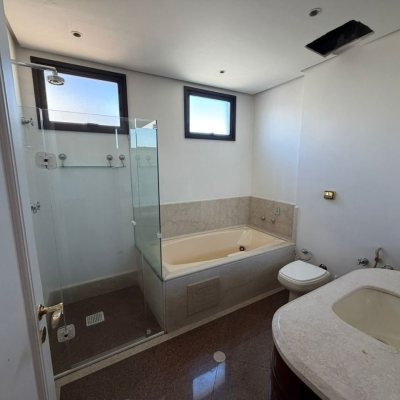Apartamentos com 220m², 2 quartos (sendo 2 suítes), 2 garagens, no bairro Centro em Florianópolis