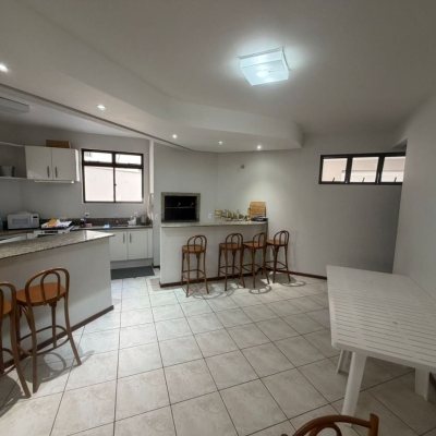 Apartamentos com 220m², 2 quartos (sendo 2 suítes), 2 garagens, no bairro Centro em Florianópolis