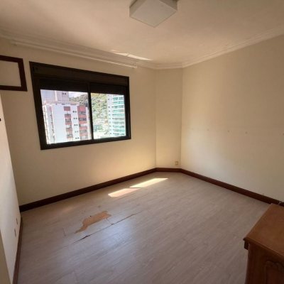 Apartamentos com 220m², 2 quartos (sendo 2 suítes), 2 garagens, no bairro Centro em Florianópolis
