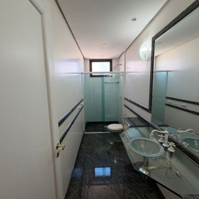 Apartamentos com 220m², 2 quartos (sendo 2 suítes), 2 garagens, no bairro Centro em Florianópolis