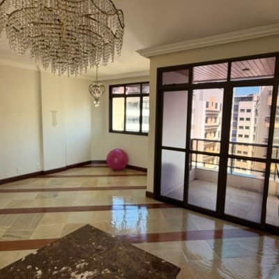 Apartamentos com 220m², 2 quartos (sendo 2 suítes), 2 garagens, no bairro Centro em Florianópolis