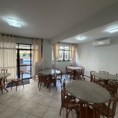 Apartamentos com 220m², 2 quartos (sendo 2 suítes), 2 garagens, no bairro Centro em Florianópolis