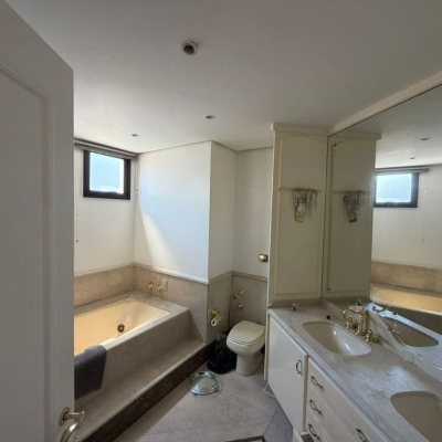 Apartamentos com 220m², 2 quartos (sendo 2 suítes), 2 garagens, no bairro Centro em Florianópolis