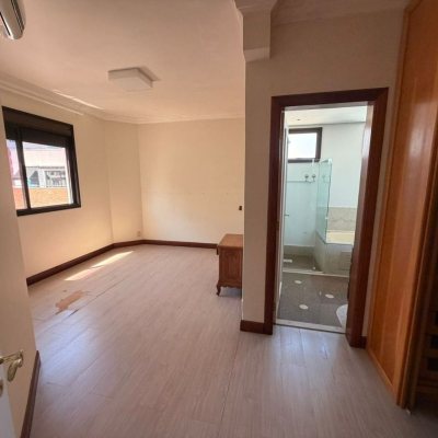 Apartamentos com 220m², 2 quartos (sendo 2 suítes), 2 garagens, no bairro Centro em Florianópolis