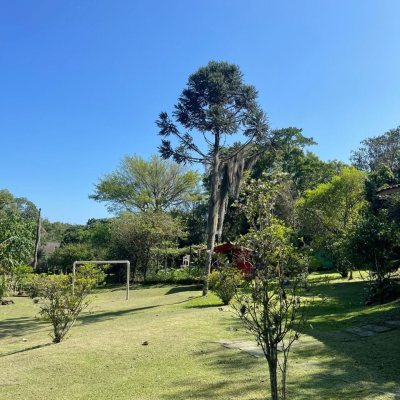 Sitio com 250m², 8 quartos, 2 garagens, no bairro Ratones em Florianópolis