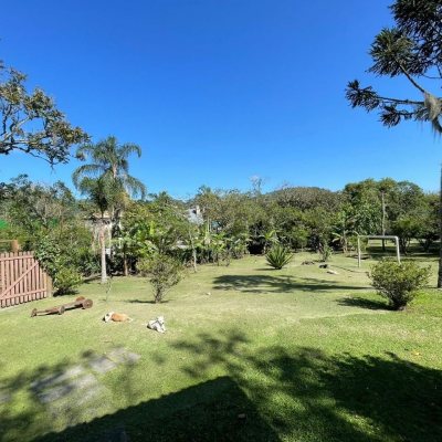 Sitio com 250m², 8 quartos, 2 garagens, no bairro Ratones em Florianópolis