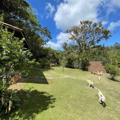Sitio com 250m², 8 quartos, 2 garagens, no bairro Ratones em Florianópolis