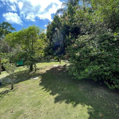Sitio com 250m², 8 quartos, 2 garagens, no bairro Ratones em Florianópolis