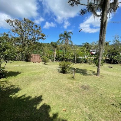 Sitio com 250m², 8 quartos, 2 garagens, no bairro Ratones em Florianópolis