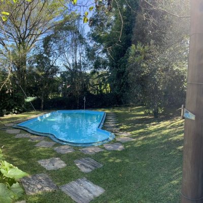 Sitio com 250m², 8 quartos, 2 garagens, no bairro Ratones em Florianópolis