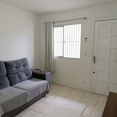 Casa Residencial com 230m², 10 quartos, 4 garagens, no bairro Barreiros em São José