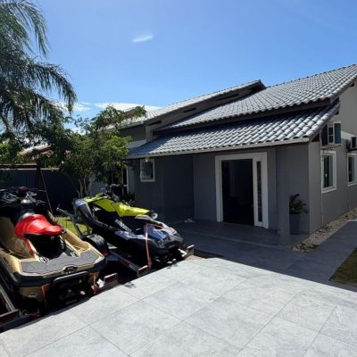 Casa Residencial com 190m², 3 quartos (sendo 1 suíte), 2 garagens, no bairro Ingleses do Rio Vermelho em Florianópolis