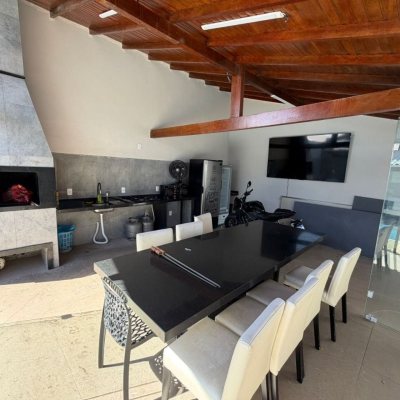 Casa Residencial com 190m², 3 quartos (sendo 1 suíte), 2 garagens, no bairro Ingleses do Rio Vermelho em Florianópolis