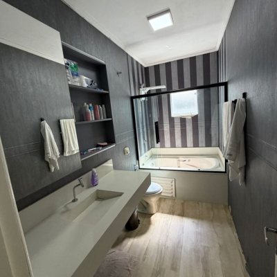 Casa Residencial com 190m², 3 quartos (sendo 1 suíte), 2 garagens, no bairro Ingleses do Rio Vermelho em Florianópolis