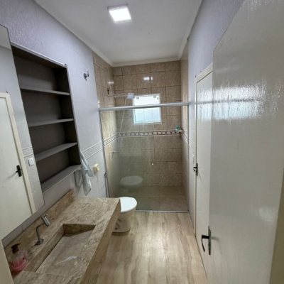 Casa Residencial com 190m², 3 quartos (sendo 1 suíte), 2 garagens, no bairro Ingleses do Rio Vermelho em Florianópolis