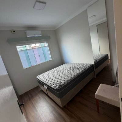Casa Residencial com 190m², 3 quartos (sendo 1 suíte), 2 garagens, no bairro Ingleses do Rio Vermelho em Florianópolis
