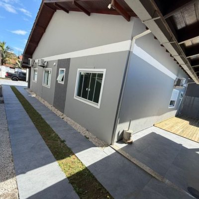 Casa Residencial com 190m², 3 quartos (sendo 1 suíte), 2 garagens, no bairro Ingleses do Rio Vermelho em Florianópolis