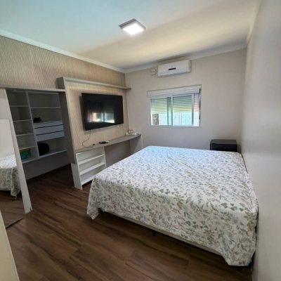 Casa Residencial com 190m², 3 quartos (sendo 1 suíte), 2 garagens, no bairro Ingleses do Rio Vermelho em Florianópolis