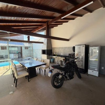 Casa Residencial com 190m², 3 quartos (sendo 1 suíte), 2 garagens, no bairro Ingleses do Rio Vermelho em Florianópolis