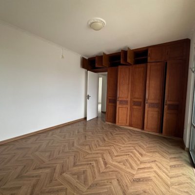 Casa Residencial com 262m², 4 quartos (sendo 1 suíte), 4 garagens, no bairro Balneário em Florianópolis