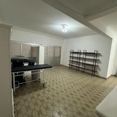 Casa Residencial com 262m², 4 quartos (sendo 1 suíte), 4 garagens, no bairro Balneário em Florianópolis