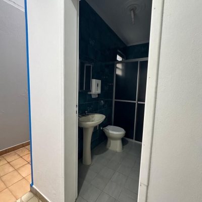 Casa Residencial com 262m², 4 quartos (sendo 1 suíte), 4 garagens, no bairro Balneário em Florianópolis