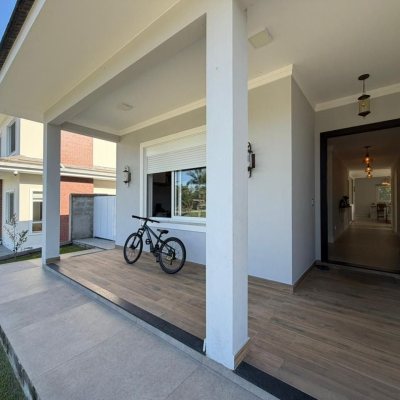 Casa em Condomínio com 204m², 3 quartos (sendo 1 suíte), 1 garagem, no bairro Sul Do Rio em Santo Amaro Da Imperatriz