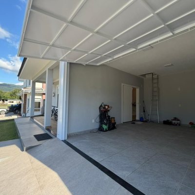 Casa em Condomínio com 204m², 3 quartos (sendo 1 suíte), 1 garagem, no bairro Sul Do Rio em Santo Amaro Da Imperatriz