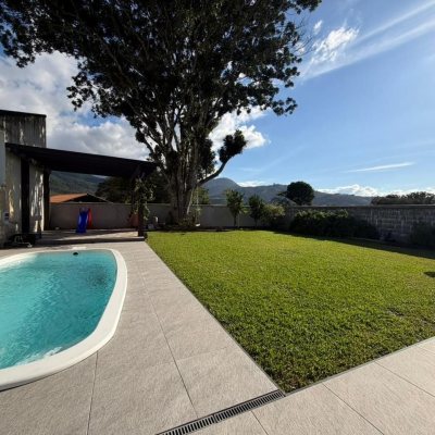 Casa em Condomínio com 204m², 3 quartos (sendo 1 suíte), 1 garagem, no bairro Sul Do Rio em Santo Amaro Da Imperatriz