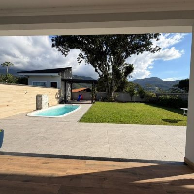 Casa em Condomínio com 204m², 3 quartos (sendo 1 suíte), 1 garagem, no bairro Sul Do Rio em Santo Amaro Da Imperatriz