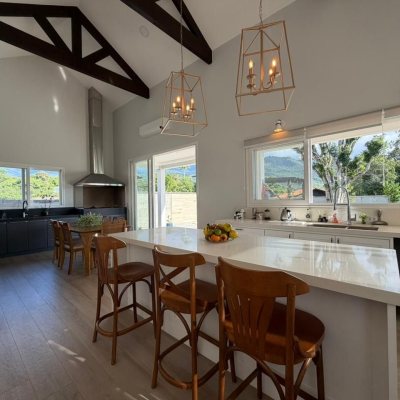 Casa em Condomínio com 204m², 3 quartos (sendo 1 suíte), 1 garagem, no bairro Sul Do Rio em Santo Amaro Da Imperatriz