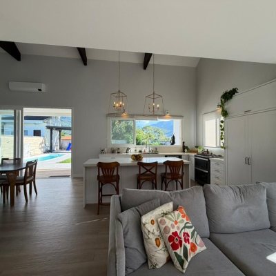 Casa em Condomínio com 204m², 3 quartos (sendo 1 suíte), 1 garagem, no bairro Sul Do Rio em Santo Amaro Da Imperatriz