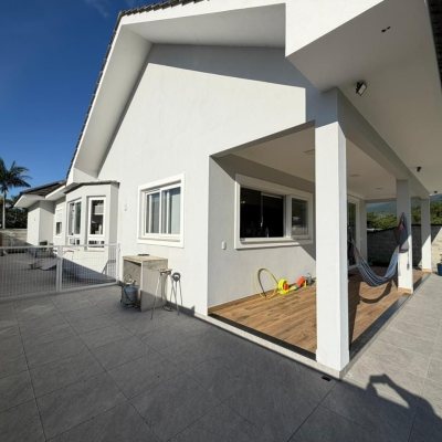 Casa em Condomínio com 204m², 3 quartos (sendo 1 suíte), 1 garagem, no bairro Sul Do Rio em Santo Amaro Da Imperatriz