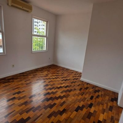 Casa Residencial/Comercial com 272m², 4 garagens, no bairro Agronômica em Florianópolis