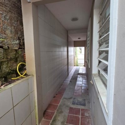 Casa Residencial/Comercial com 272m², 4 garagens, no bairro Agronômica em Florianópolis
