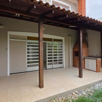 Casa Residencial/Comercial com 272m², 4 garagens, no bairro Agronômica em Florianópolis